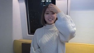 金发少女在宿舍里互相舔和吸对方的阴部